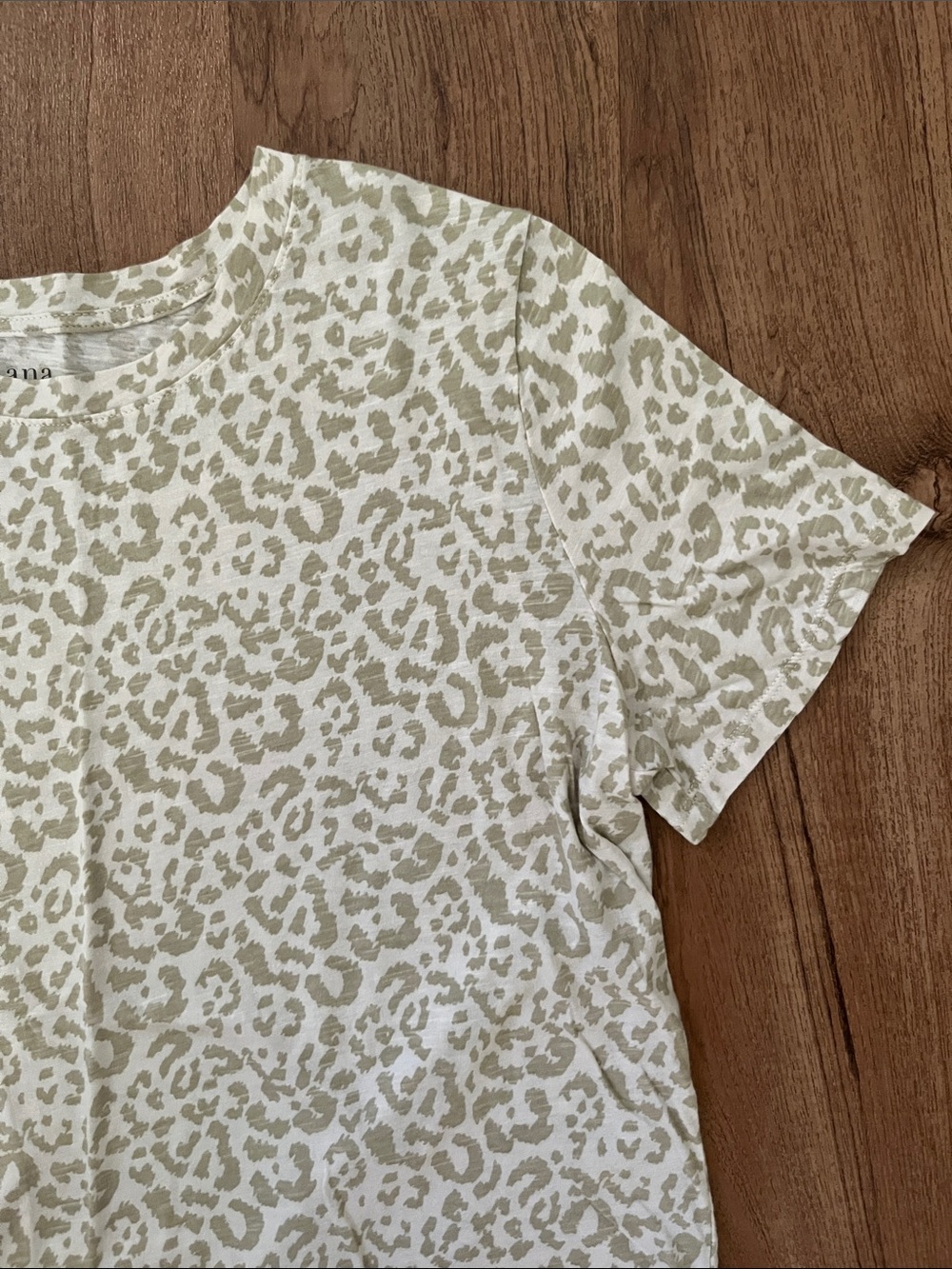 A.n.a Leopard Print T-shirt - Picture 3 of 6